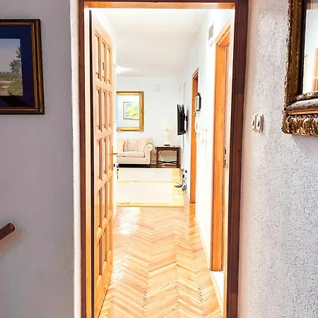 Apartment Potoklinica Deluxe *
